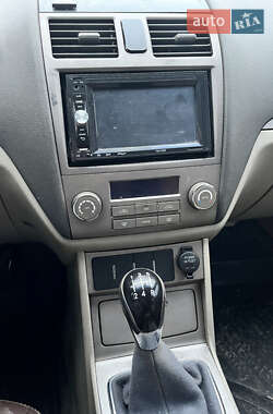 Хетчбек Geely Emgrand 7 (EC7) 2011 в 