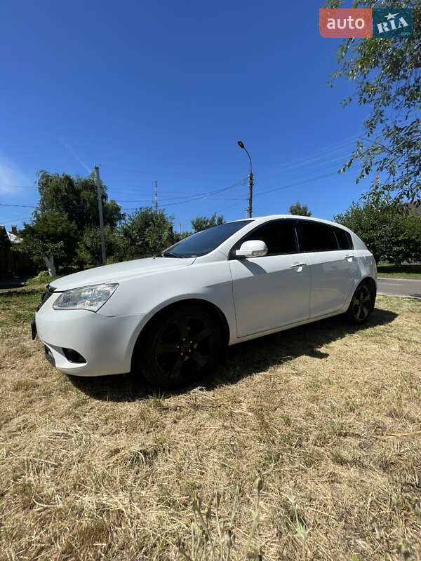 Хетчбек Geely Emgrand 7 (EC7) 2013 в 