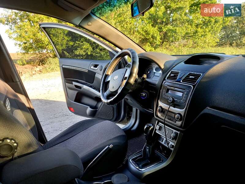 Хэтчбек Geely Emgrand 7 (EC7) 2014 в 