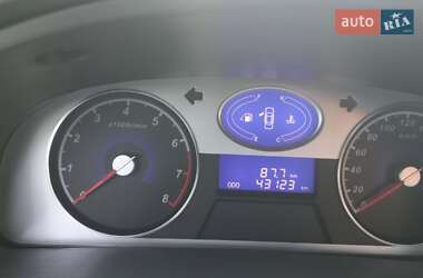 Хетчбек Geely Emgrand 7 (EC7) 2012 в 