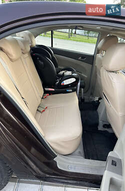 Седан Geely Emgrand 7 (EC7) 2012 в 