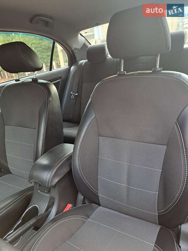 Седан Geely Emgrand 7 (EC7) 2013 в Дніпрі