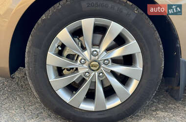 Седан Geely Emgrand 7 (EC7) 2012 в 
