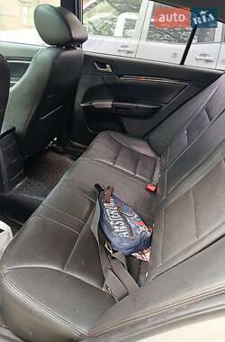 Хэтчбек Geely Emgrand 7 (EC7) 2013 в 