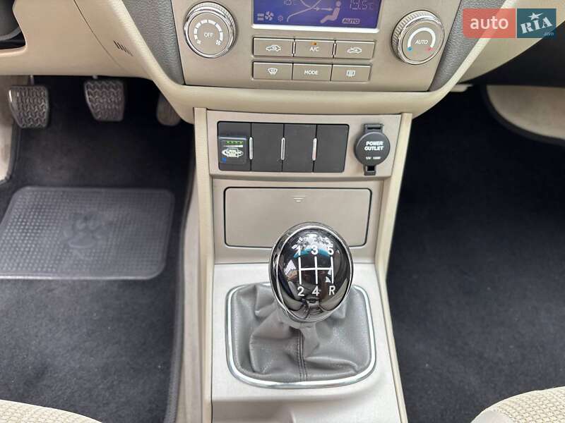 Седан Geely Emgrand 7 (EC7) 2011 в Киеве