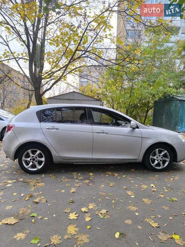 Хэтчбек Geely Emgrand 7 (EC7) 2014 в Киеве