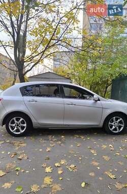Хэтчбек Geely Emgrand 7 (EC7) 2014 в  фото 5 Хэтчбек Geely Emgrand 7 (EC7) 2014 в