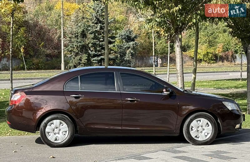 Седан Geely Emgrand 7 (EC7) 2012 в Дніпрі