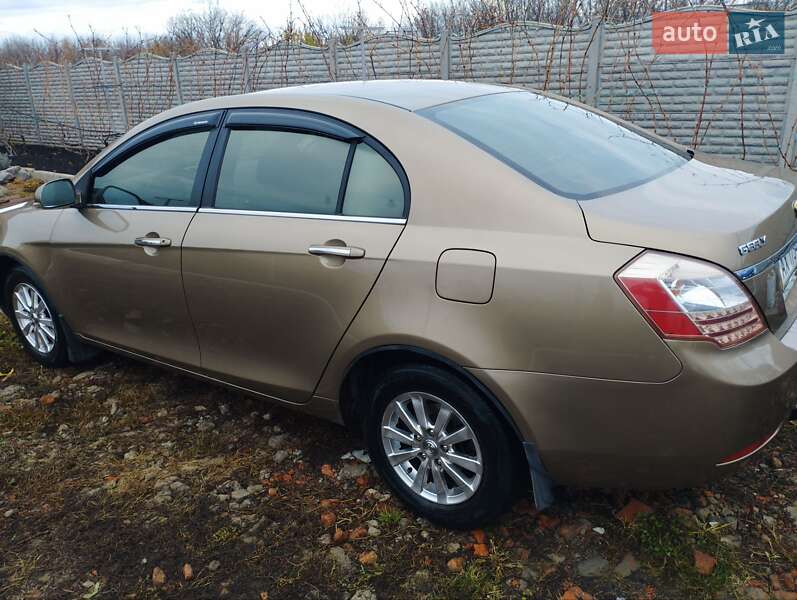 Седан Geely Emgrand 7 (EC7) 2012 в Краснограді