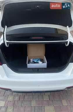 Седан Geely Emgrand EV350 2018 в 