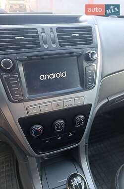 Позашляховик / Кросовер Geely Emgrand X7 2015 в 