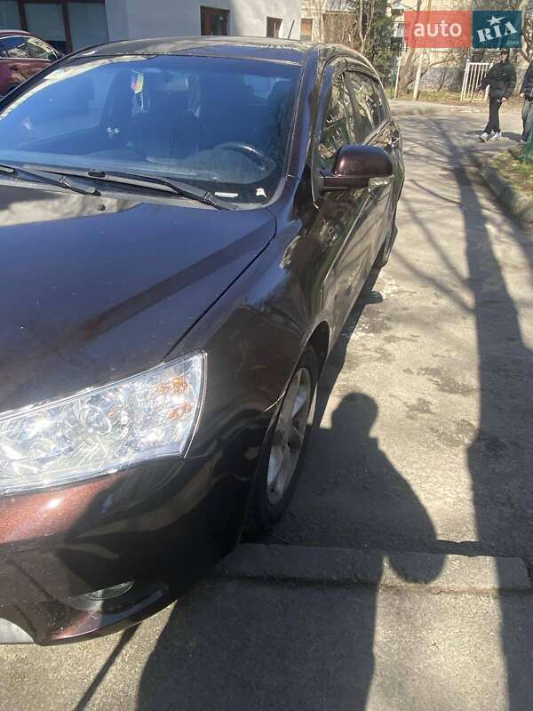 Хэтчбек Geely Emgrand 2013 в Львове