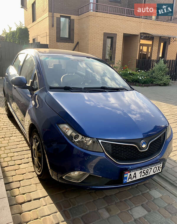 Хэтчбек Geely GC5 2015 в 