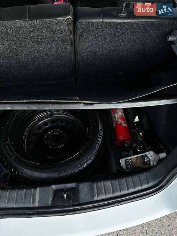 Хэтчбек Geely MK Cross 2013 в Остроге