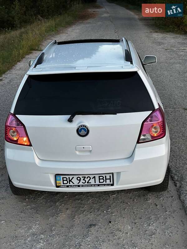 Хэтчбек Geely MK Cross 2013 в Остроге