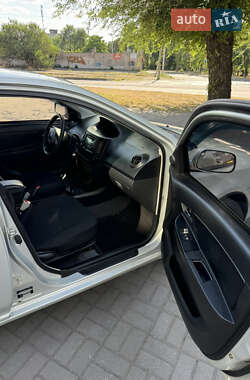 Седан Geely MK 2012 в 