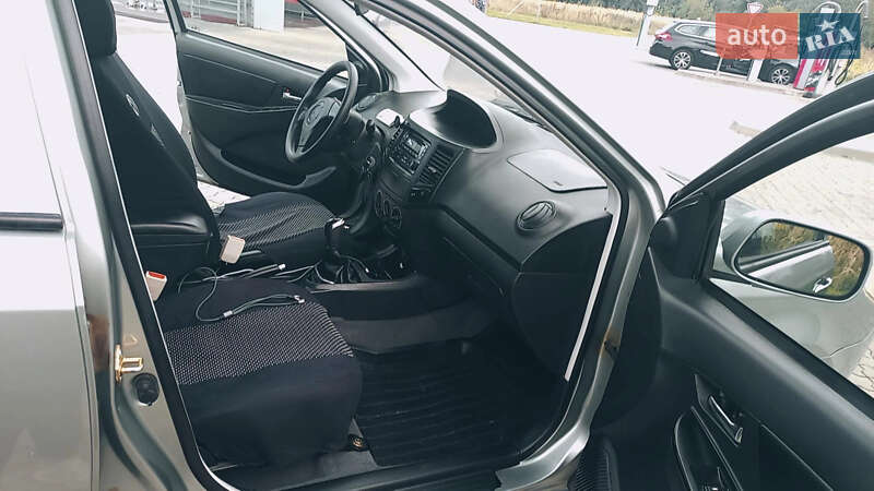 Седан Geely MK 2011 в Стрию
