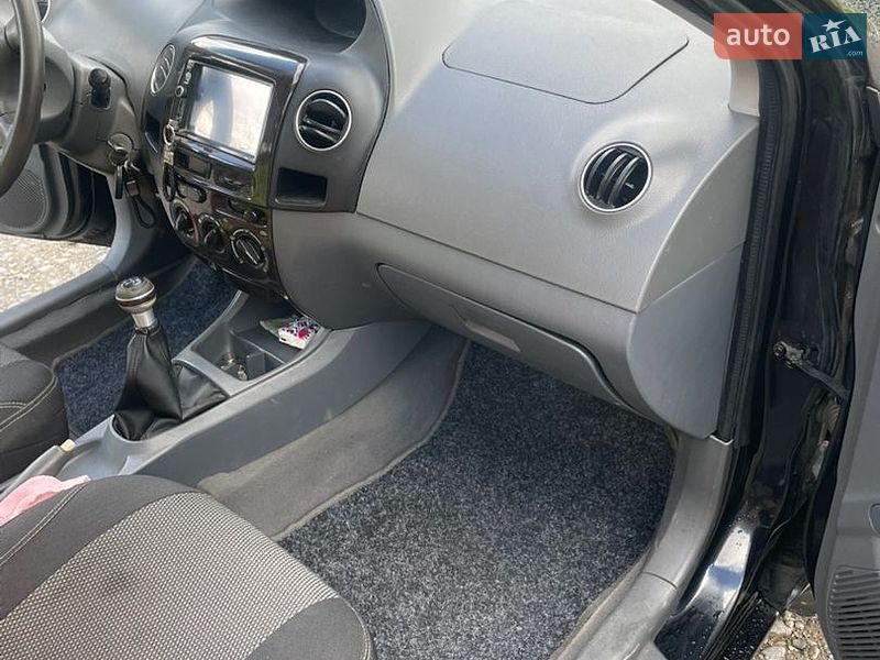 Седан Geely MK 2009 в Турці