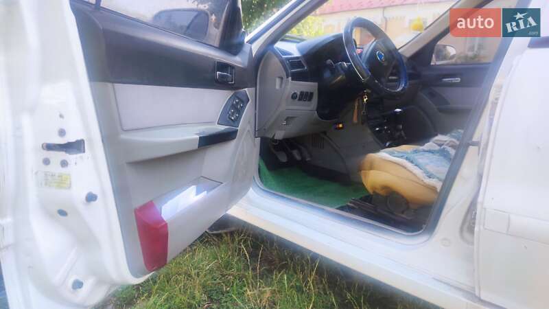 Седан Geely MR 2008 в Новоселице