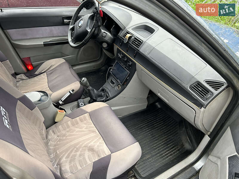 Хэтчбек Geely MR 2008 в Авангарде