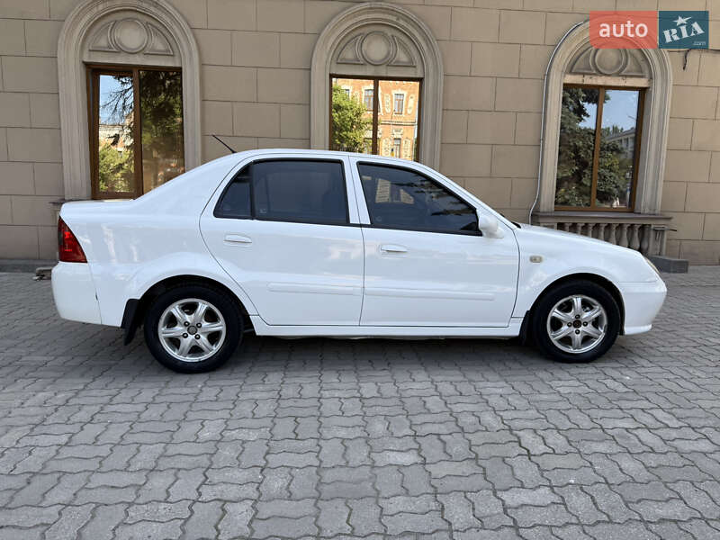Хетчбек Geely MR 2007 в 