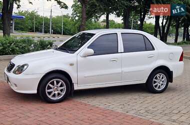 Хэтчбек Geely MR 2009 в 