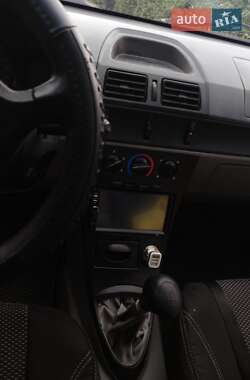 Хетчбек Geely MR 2008 в 