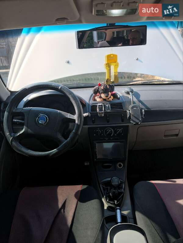 Хетчбек Geely MR 2007 в 