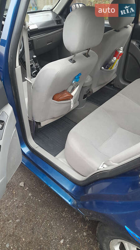 Хетчбек Geely MR 2008 в Узині