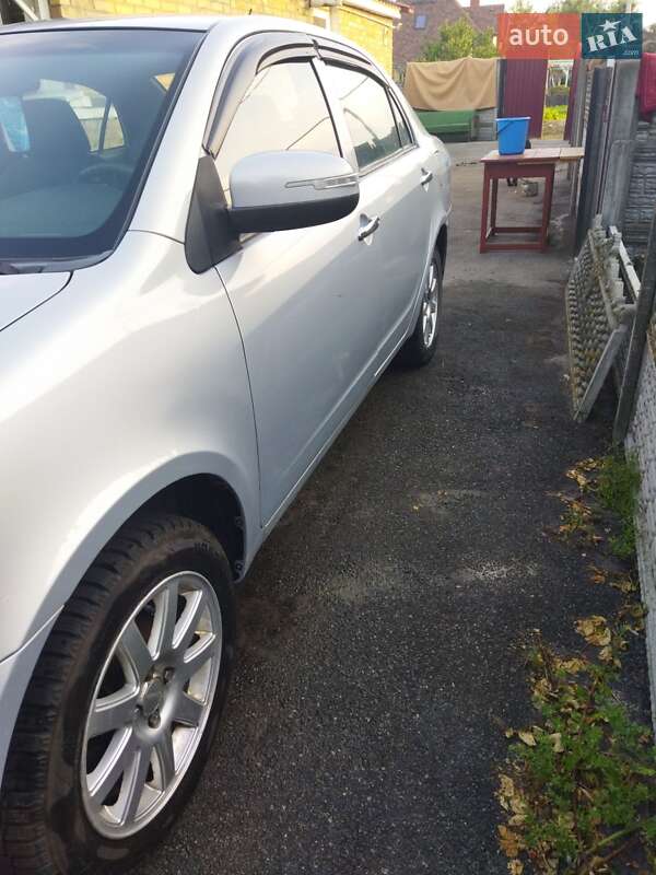 Седан Geely SL 2011 в Бабинцам
