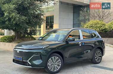 Позашляховик / Кросовер Geely Starship 7 EM-i 2025 в Ужгороді