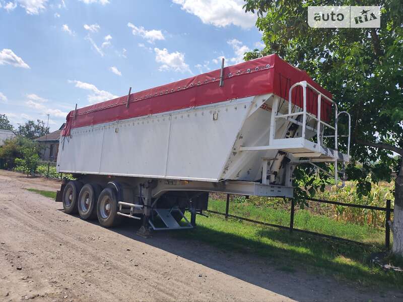 Самосвал полуприцеп General Trailers Trailers 2001 в Гайсине