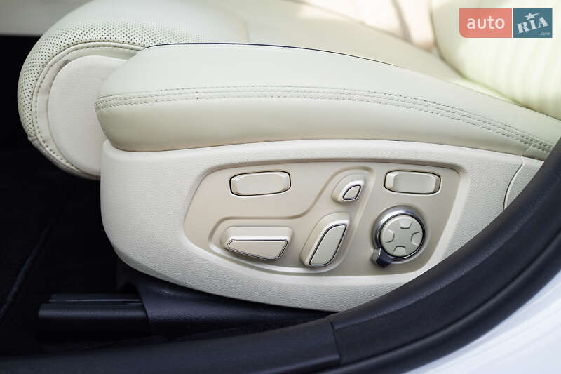 Седан Genesis G90 2018 в Киеве