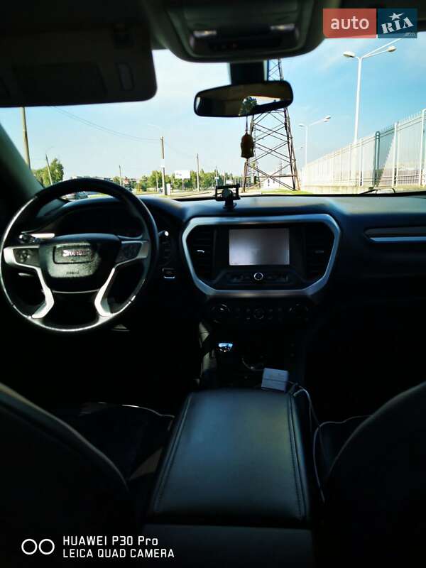 Внедорожник / Кроссовер GMC Acadia 2016 в Запорожье