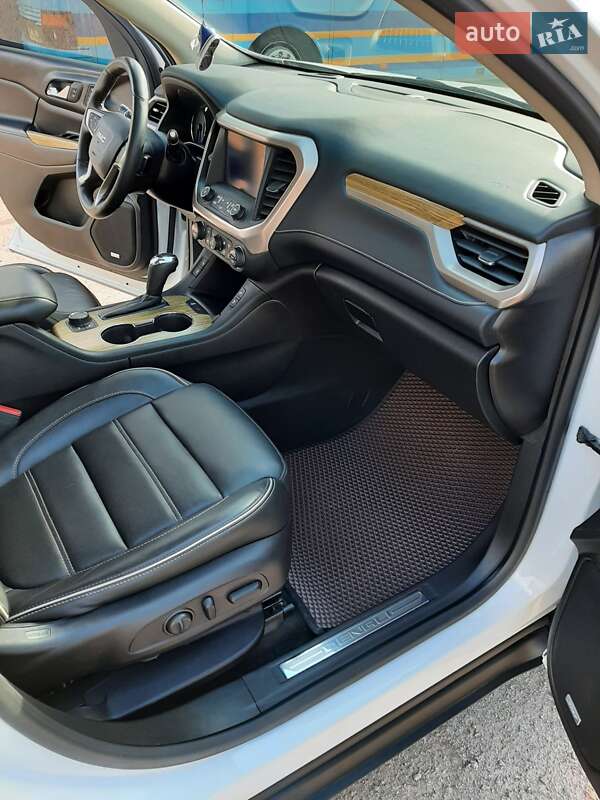 Позашляховик / Кросовер GMC Acadia 2017 в Новомосковську
