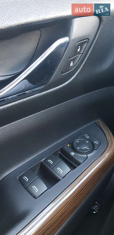 Внедорожник / Кроссовер GMC Acadia 2017 в Львове