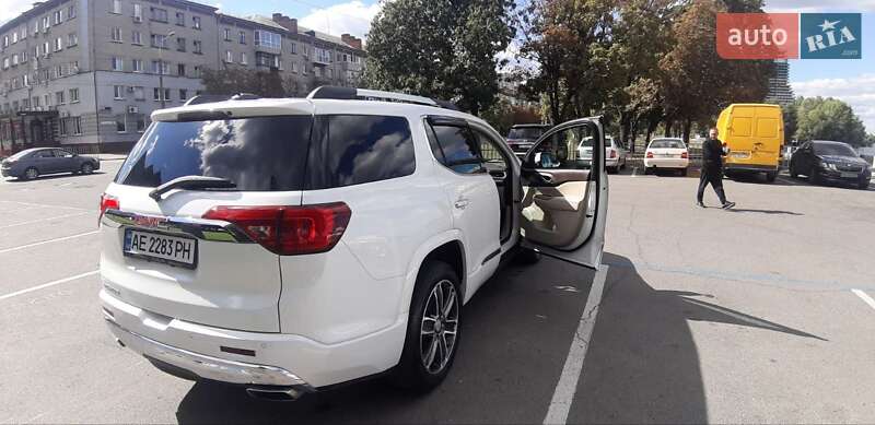Позашляховик / Кросовер GMC Acadia 2016 в Дніпрі