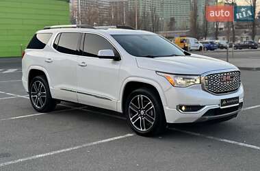 Внедорожник / Кроссовер GMC Acadia 2016 в 