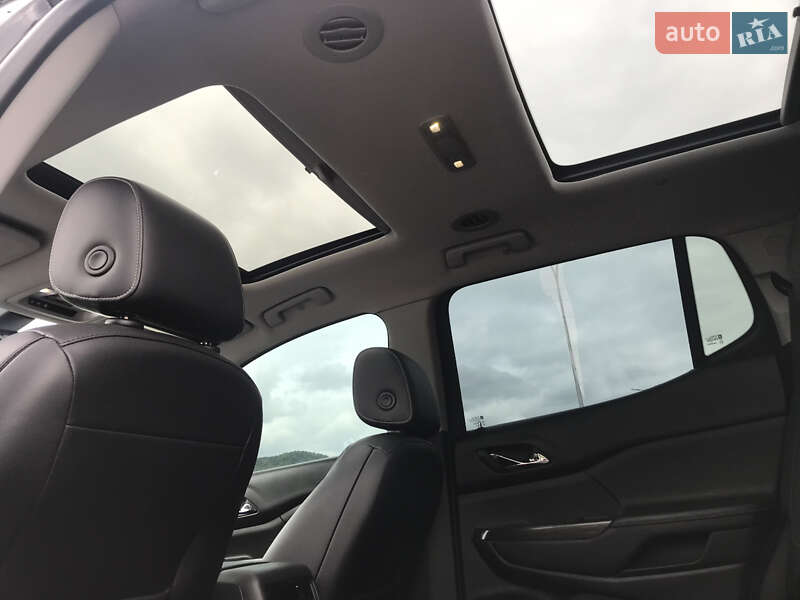 Внедорожник / Кроссовер GMC Acadia 2016 в Сваляве