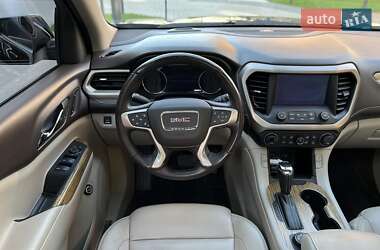 Позашляховик / Кросовер GMC Acadia 2016 в 