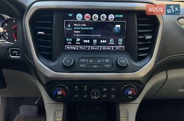 Позашляховик / Кросовер GMC Acadia 2016 в 