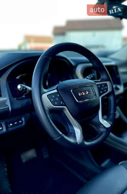 Внедорожник / Кроссовер GMC Acadia 2020 в 