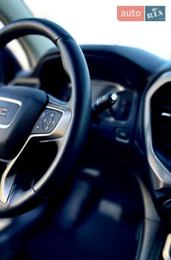Внедорожник / Кроссовер GMC Acadia 2020 в 