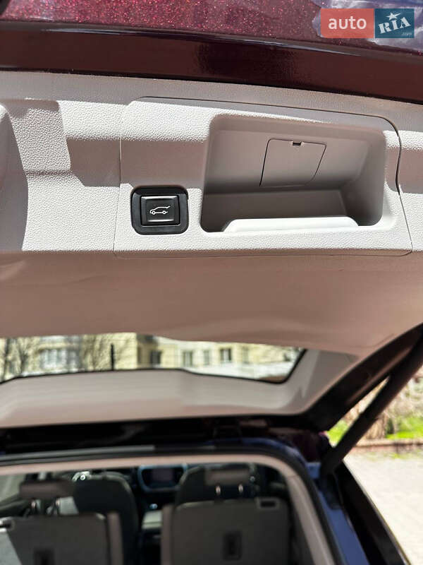 Внедорожник / Кроссовер GMC Acadia 2016 в Киеве