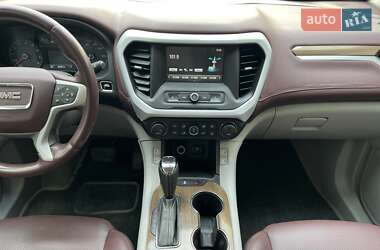 Позашляховик / Кросовер GMC Acadia 2016 в 