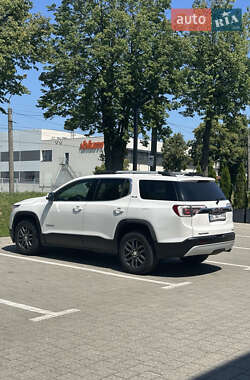 Внедорожник / Кроссовер GMC Acadia 2018 в 