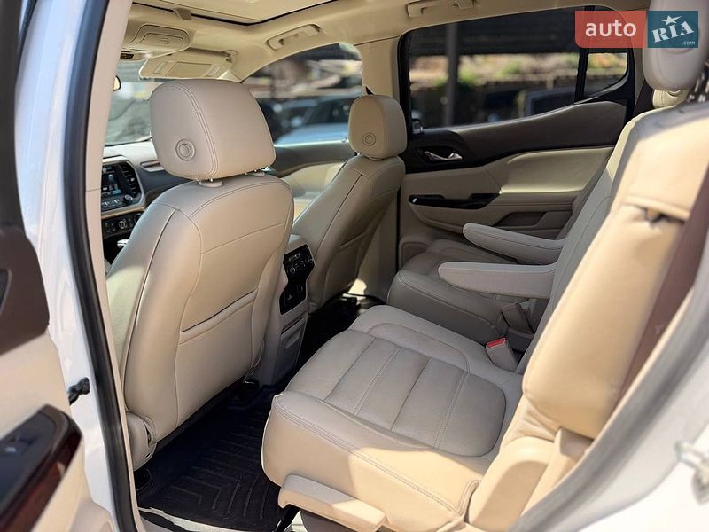 Внедорожник / Кроссовер GMC Acadia 2016 в Кривом Роге
