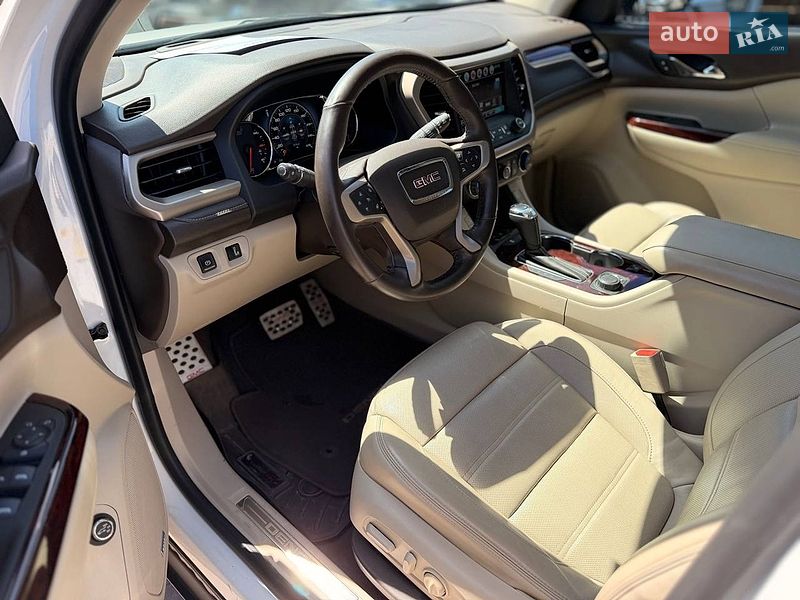 Внедорожник / Кроссовер GMC Acadia 2016 в Кривом Роге