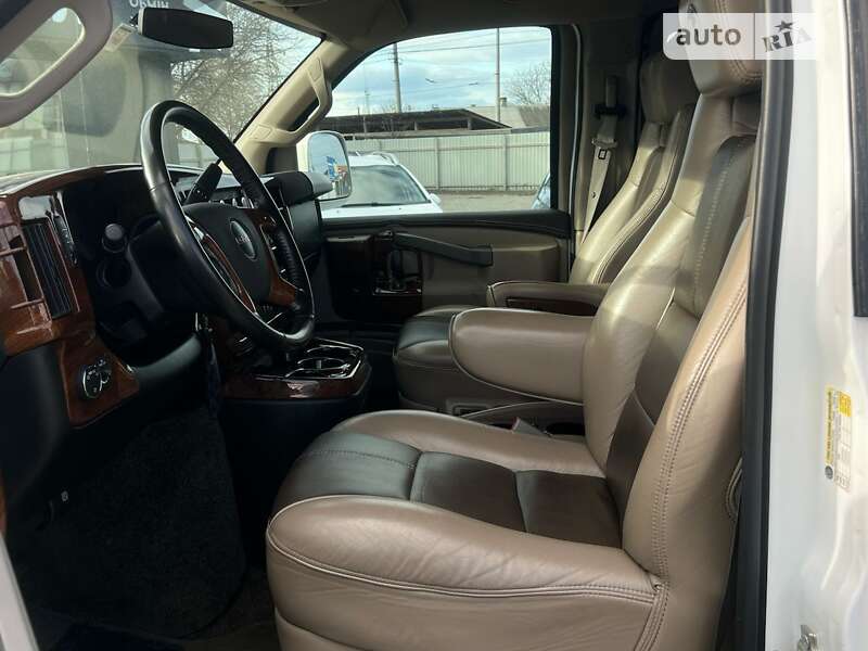 Минивэн GMC Savana 2016 в Черновцах