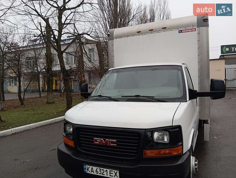 Вантажний фургон GMC Savana 2018 в Києві